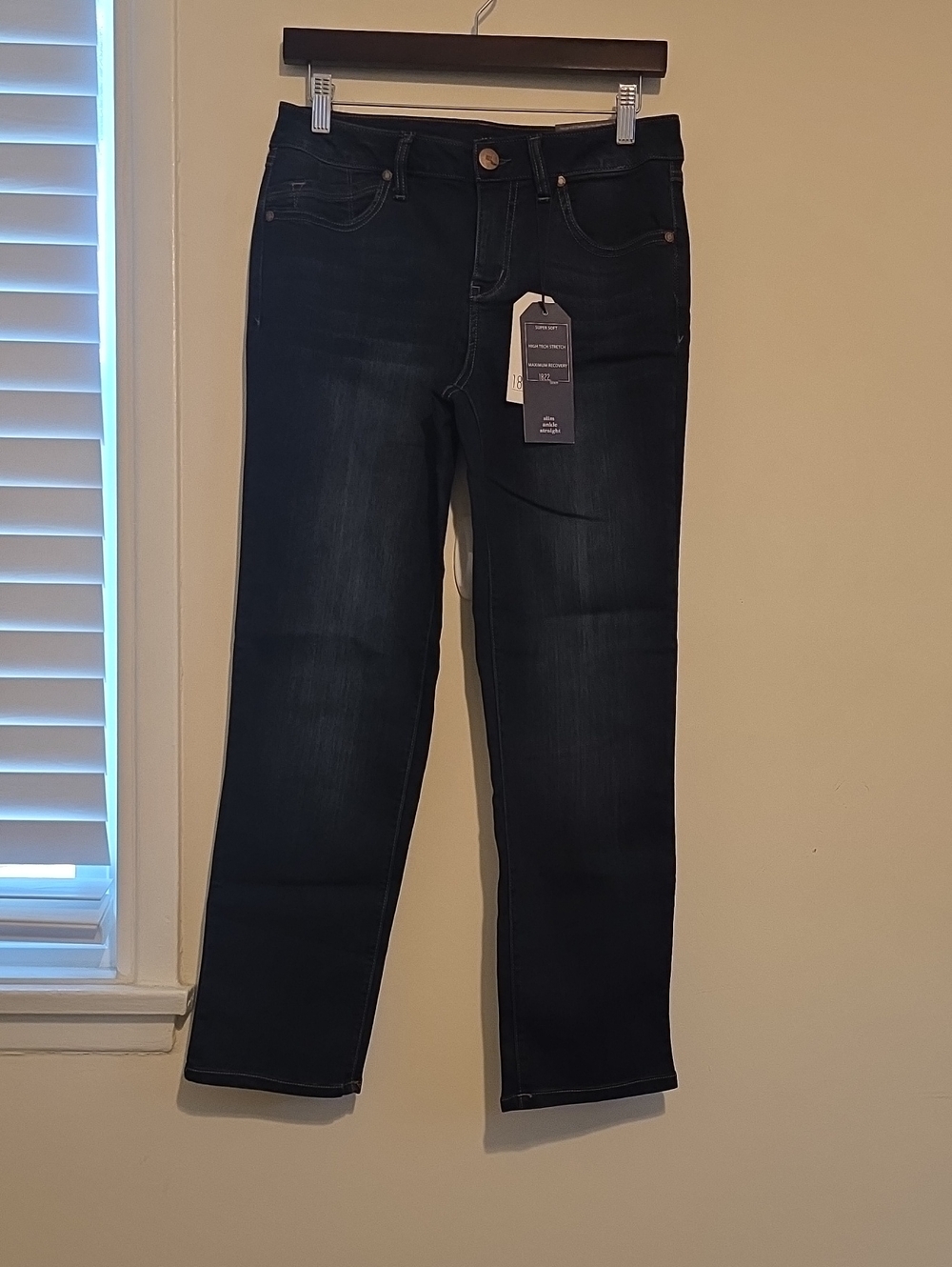 NWT 1822 Denim Dark Wash Straight Jeans
